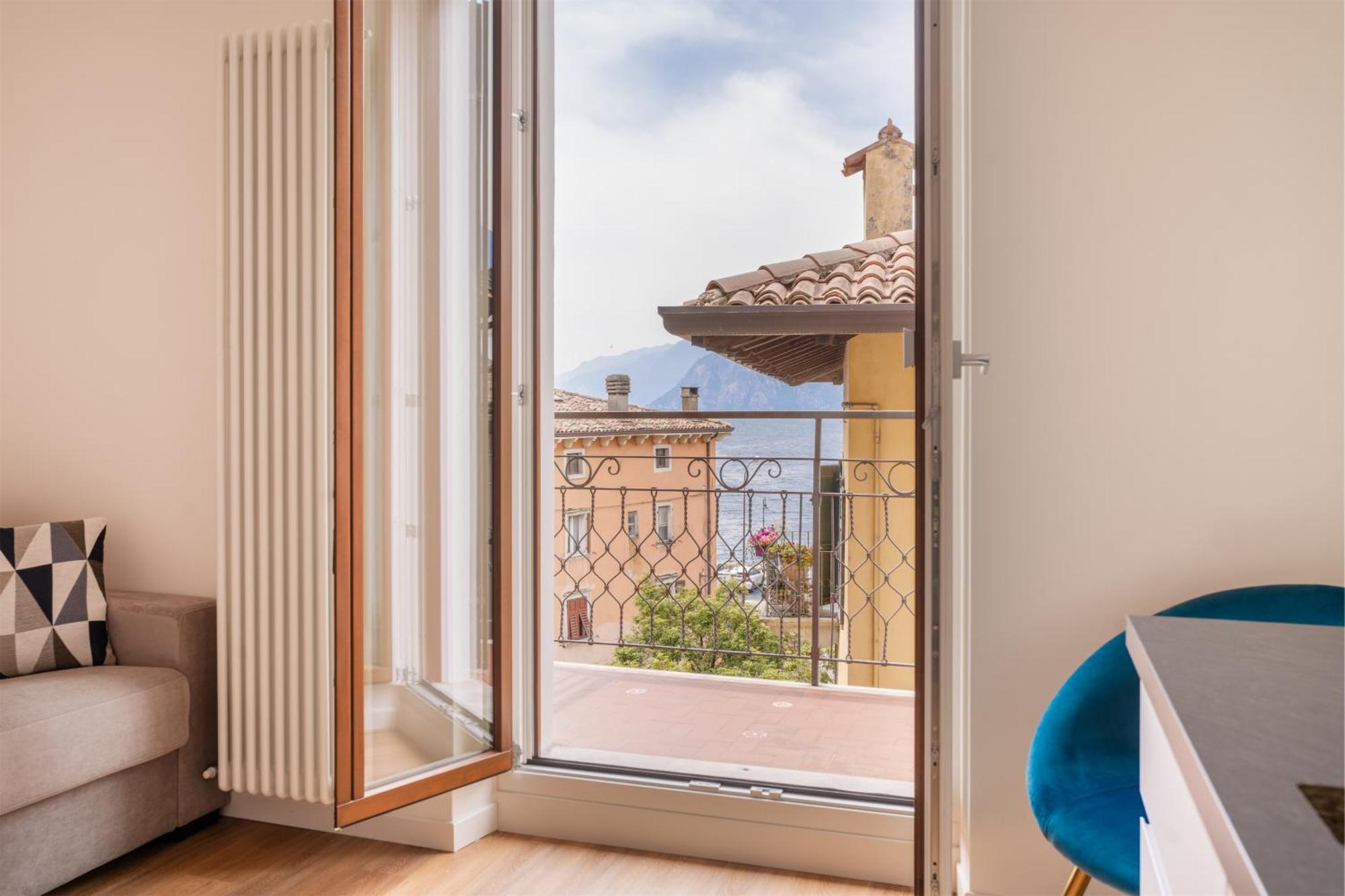 Garda Living Apartments Torbole トルボレ エクステリア 写真