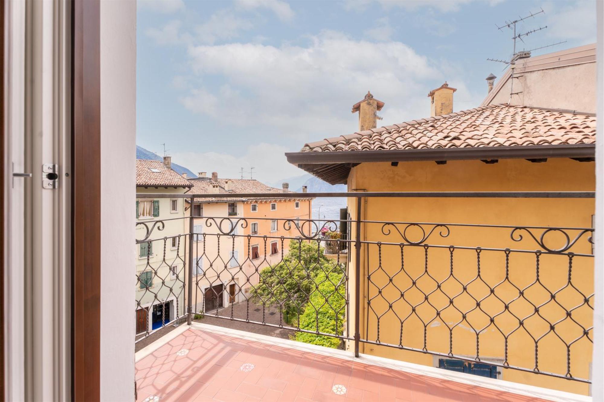 Garda Living Apartments Torbole トルボレ エクステリア 写真