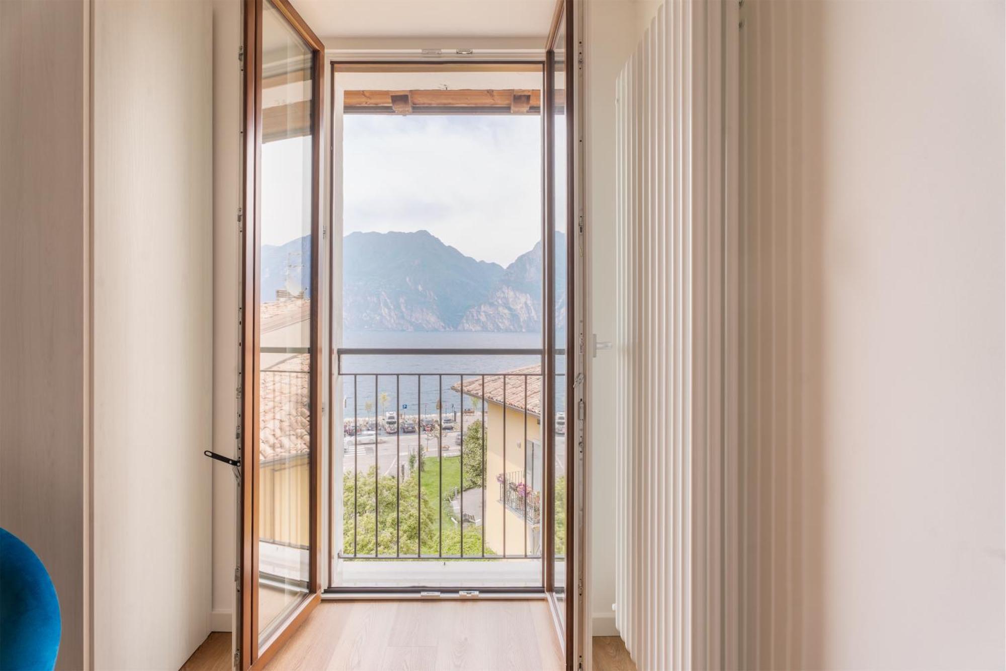 Garda Living Apartments Torbole トルボレ エクステリア 写真