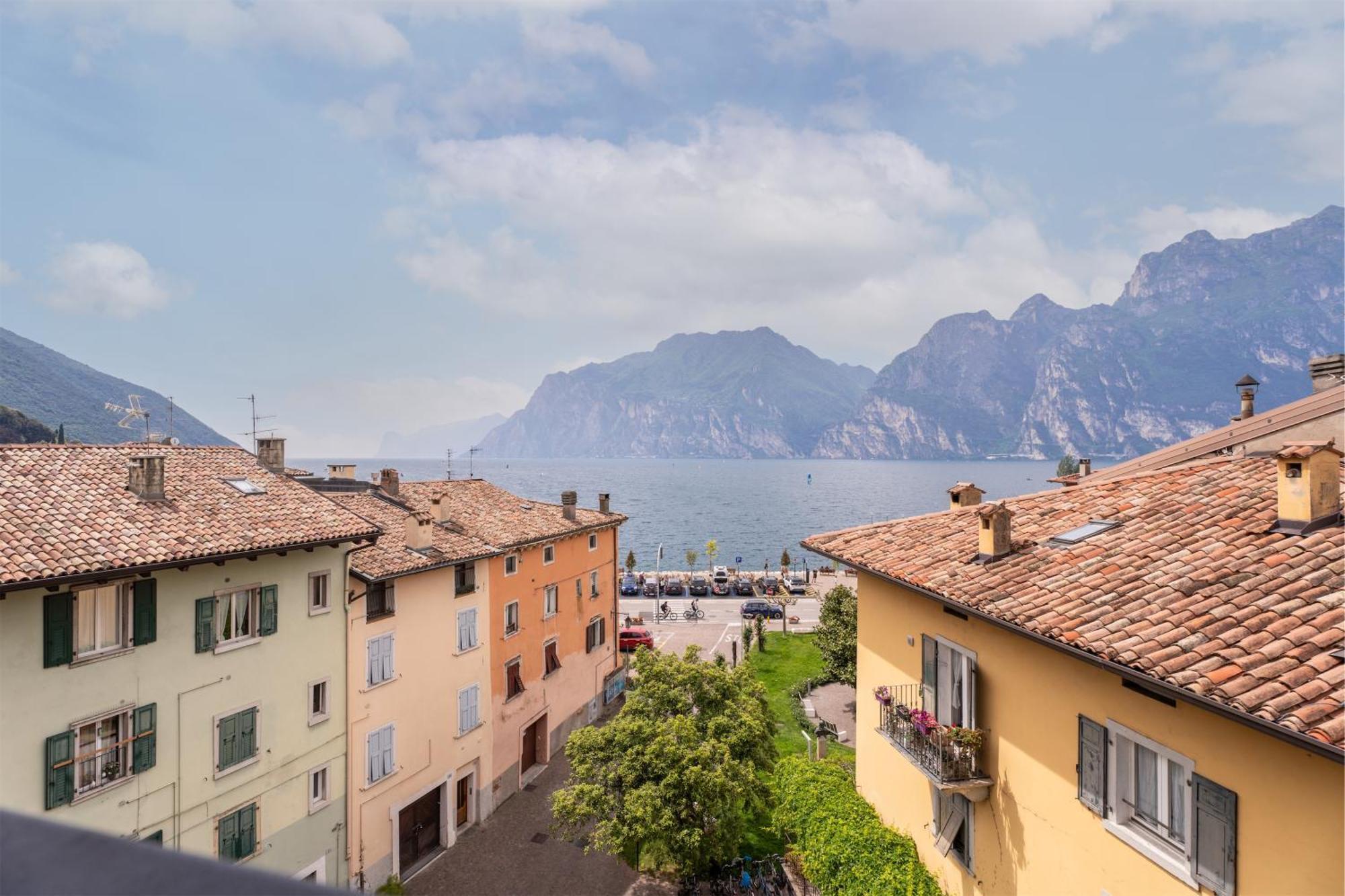 Garda Living Apartments Torbole トルボレ エクステリア 写真