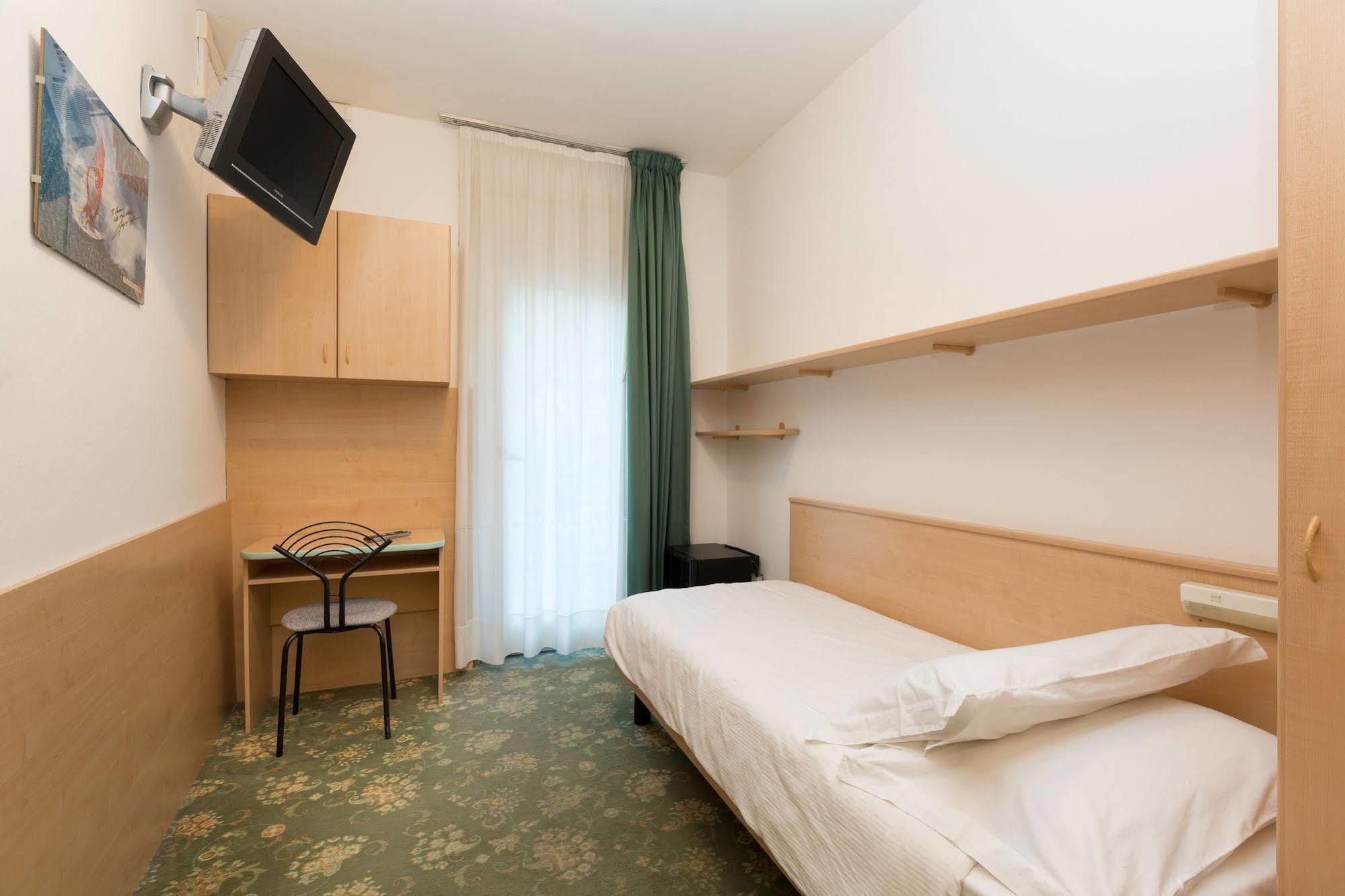 Garda Living Apartments Torbole トルボレ エクステリア 写真