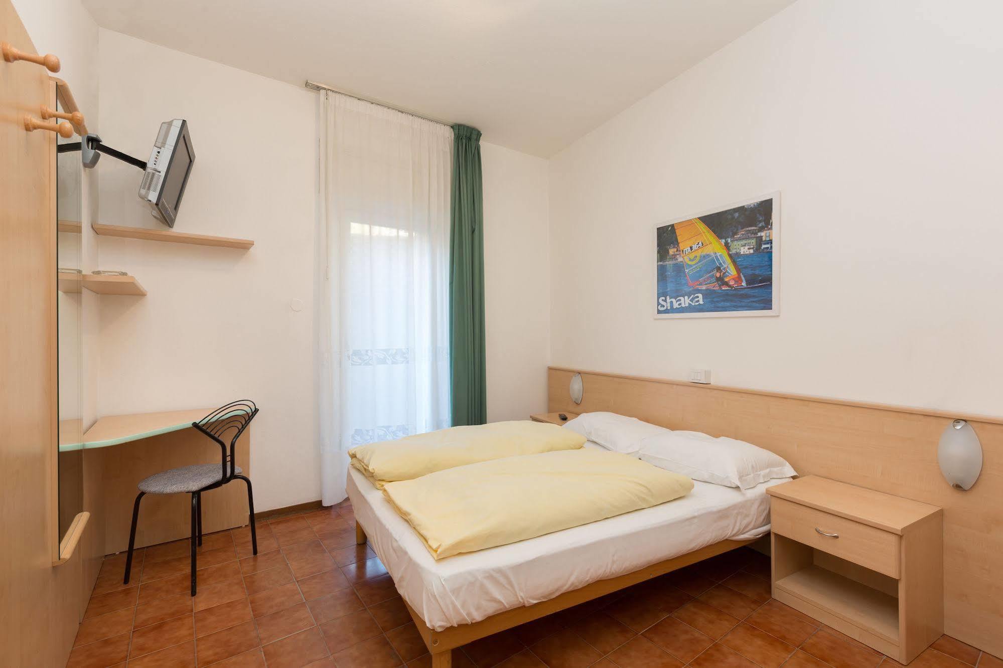 Garda Living Apartments Torbole トルボレ エクステリア 写真