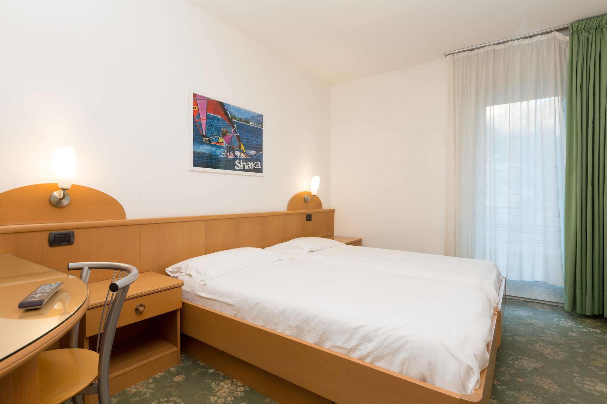 Garda Living Apartments Torbole トルボレ エクステリア 写真