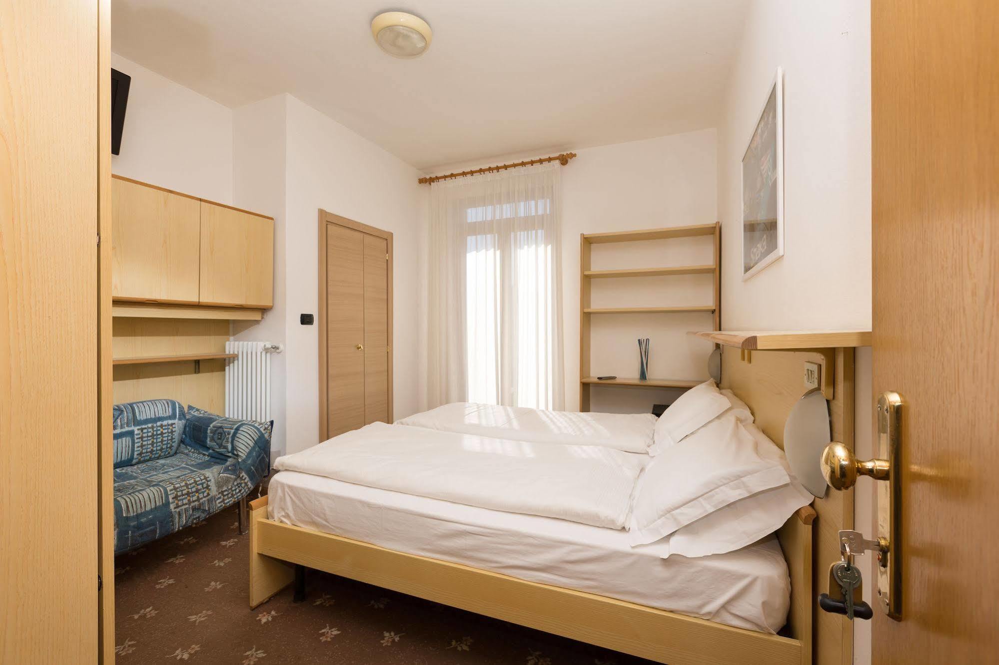 Garda Living Apartments Torbole トルボレ エクステリア 写真