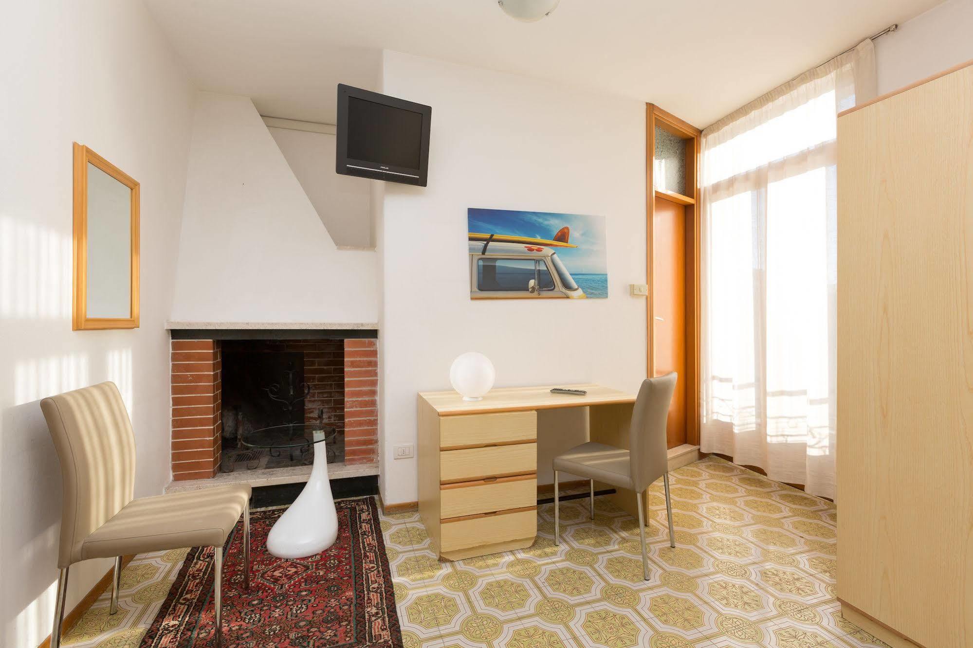 Garda Living Apartments Torbole トルボレ エクステリア 写真
