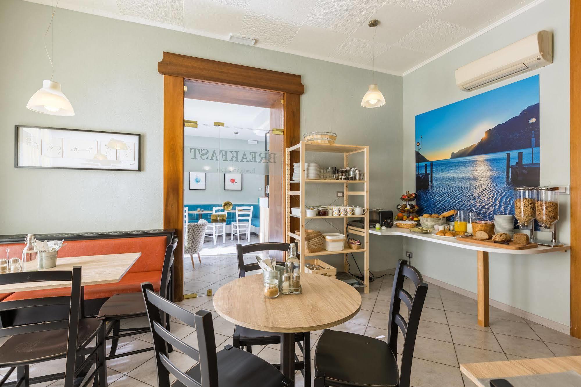 Garda Living Apartments Torbole トルボレ エクステリア 写真