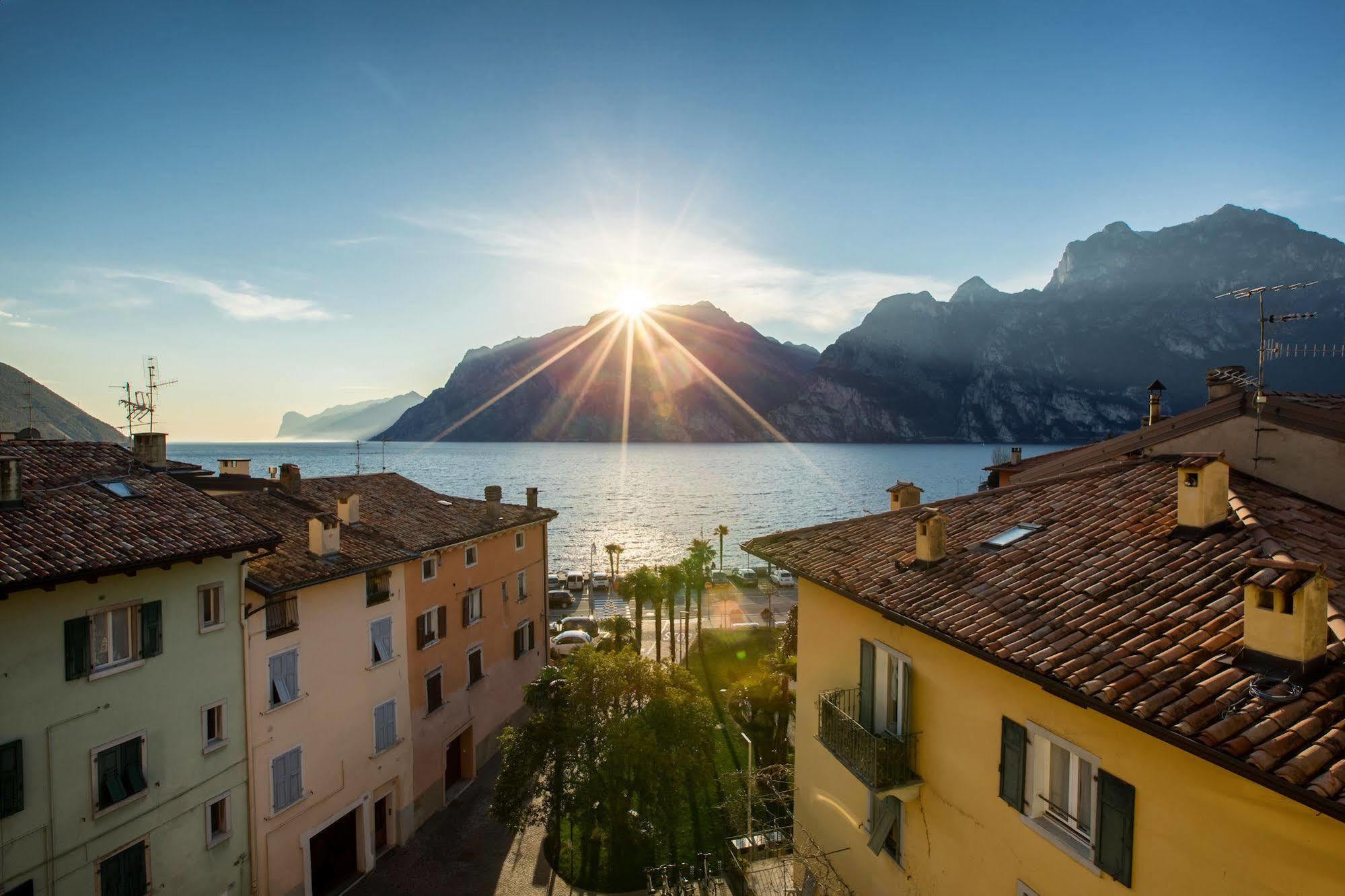 Garda Living Apartments Torbole トルボレ エクステリア 写真