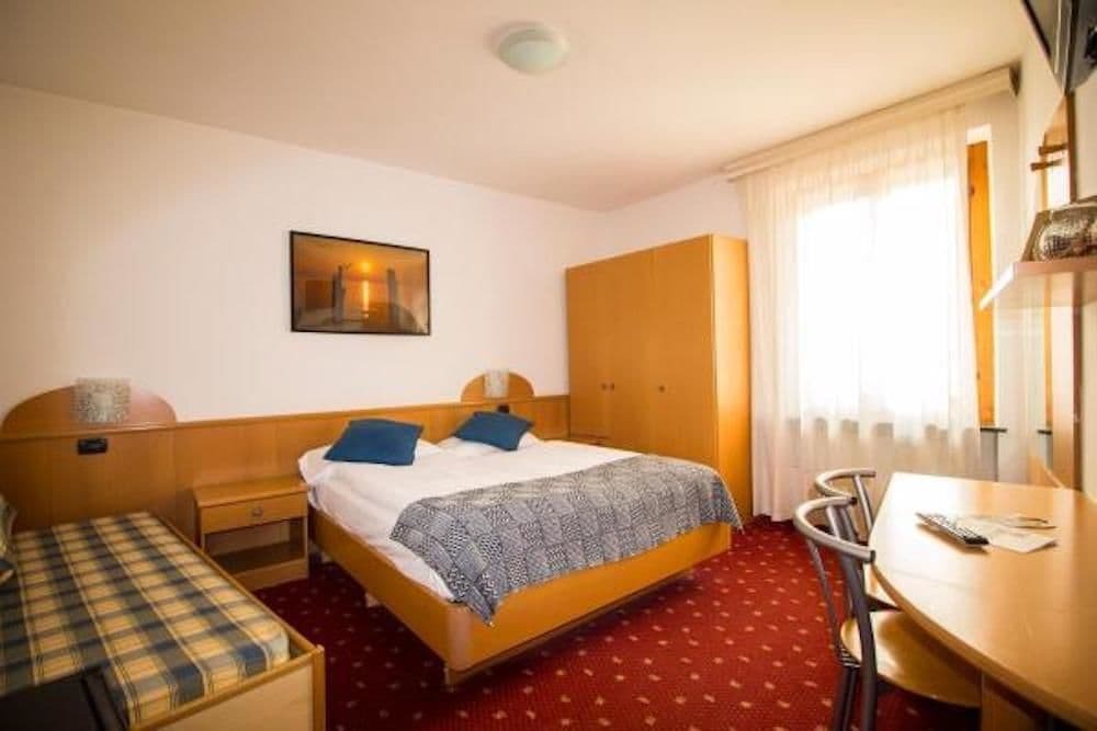 Garda Living Apartments Torbole トルボレ エクステリア 写真